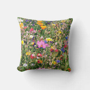 vackra färgade ängar av vild blommor kudde