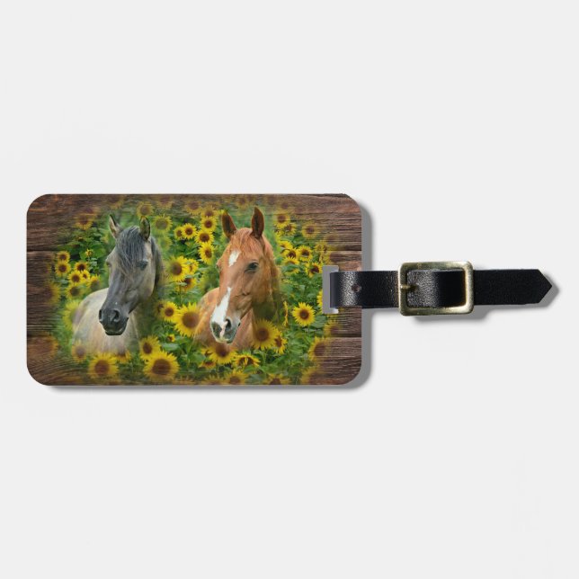 Vackra hästar i Fält i solblommor Bagagebricka (Horisontell Framsida)