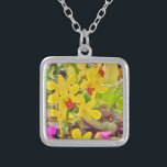 Vackra höstorkidéer i Gult Silverpläterat Halsband<br><div class="desc">Vackra Gulter orchider underbara gult eller Blommar Blommor. Foto av Sandy Closs Underbar för alla säsonger vår sommar och fall. tropiska,  moderna,  fall,  blommor,  blommor,  blommigt,  vår,  orkidé,  trädgård,  bröllop,  bröllop, </div>