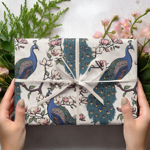 Vackra Ivory Peacocks och Magnolia Flowers Presentpapper