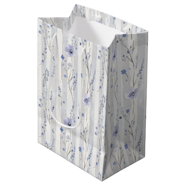 Vackra lavendel vita blommiga randiga bröllopsdusc (Framsidan Vinklad)