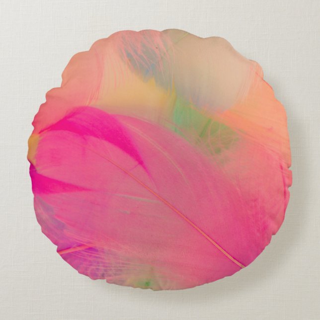 Vackra lilor och blå fjädrar på abstrakt rund kudde (Framsidan)