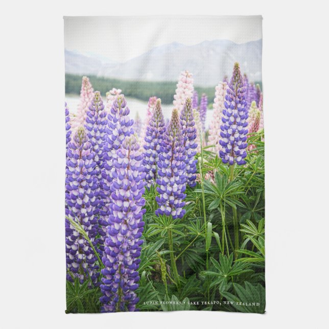 Vackra lupiner @ Lake Tekapo Nya Zeeland Kökshandduk (Vertikal)