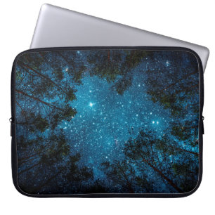 Vackra natten himlar, Milky Way och träd. Laptop Fodral