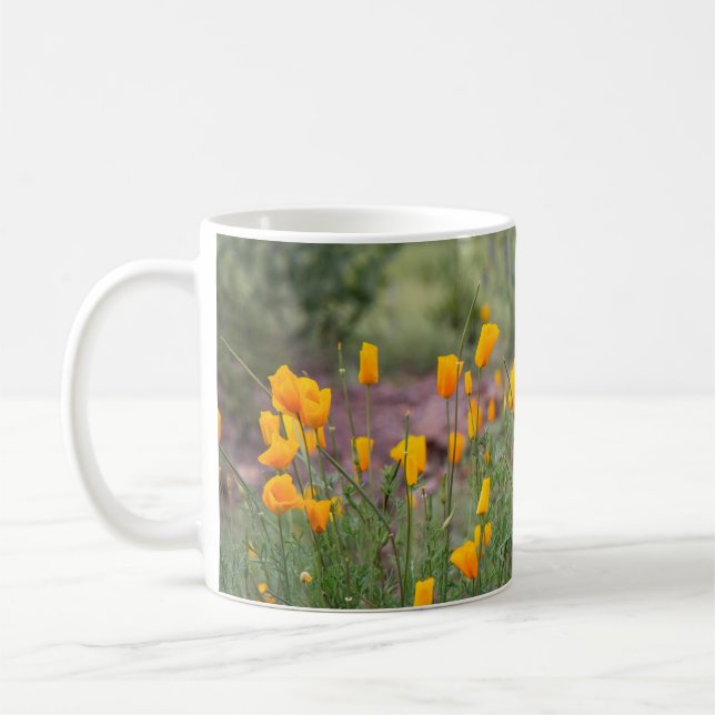 vackra och sköra vilda blommor som odlas i tucs kaffemugg (Vänster)