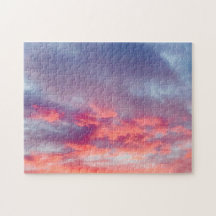 Vackra Orangen röd och röd solnedgång sommaren him