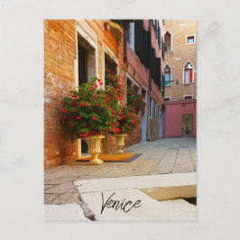 Vackra rödblommor Kanaler från Venedig Italien Vykort