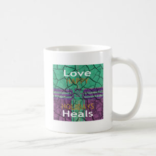 Vackra, rustiska, krackade lera kärlek heals textk kaffemugg