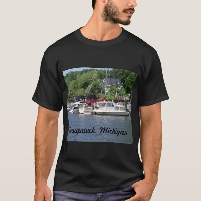 Vackra Saugatuck Boats T-Shirt (Framsida)