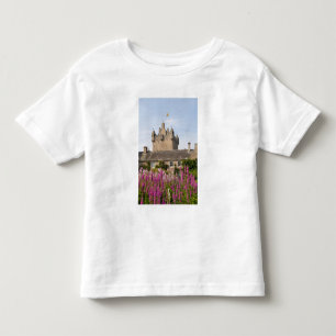 Vackra trädgårdar och berömt slott i Skottland 2 Tee Shirt