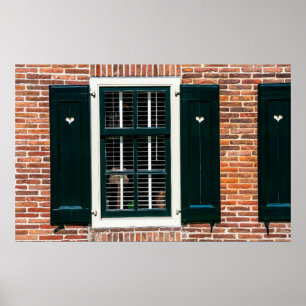 Vackra traditionella hus. Stegvägg med Poster