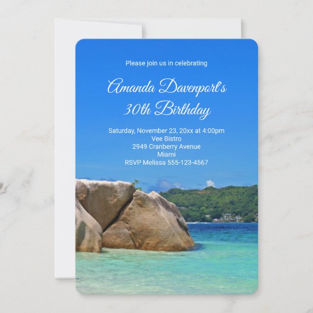 Vackra Tropiska havet med Rocky Beach Birthday Inbjudningar (Framsida)