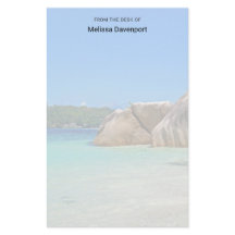 Vackra Tropiska havet med Rocky Beach