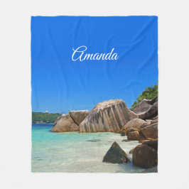 Vackra Tropiska havet med Rocky Beach Fleecefilt