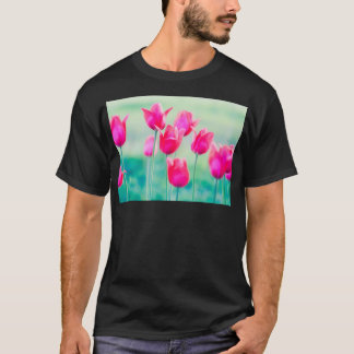 Vackra Vår Tulips Flowers som odlar i Garden T Shirt