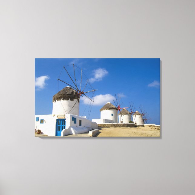 Vackra vindkraftverk på ön Mykonos. Canvastryck (Framsida)