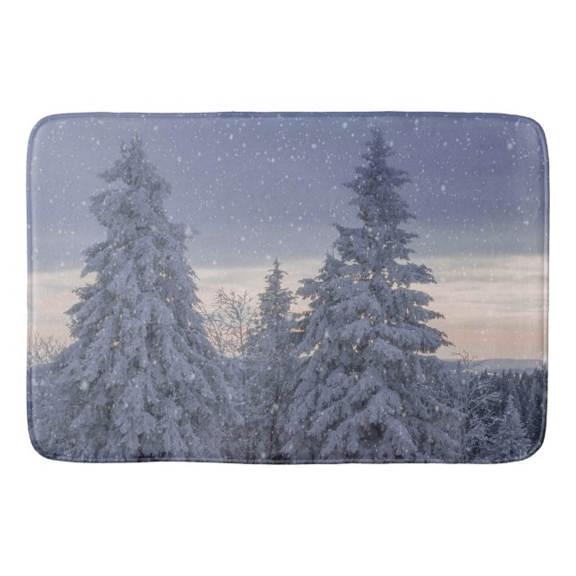 Vackra vinterlandskap när det är snowing badrumsmatta (Framsidan)