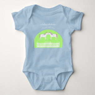 Vackra vita hästar anpassat namn t shirt