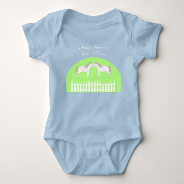 Vackra vita hästar anpassat namn t shirt (Framsida)