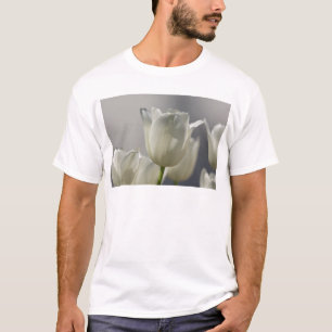 Vackra vita vår tulpaner t-shirt