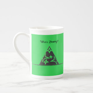 Vad är Brewing Witch Hat Mugg? Benporslin Mugg