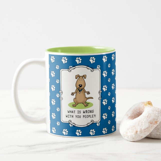 Vad är det med er? Rolig hund Två-Tonad Mugg (Med munk)
