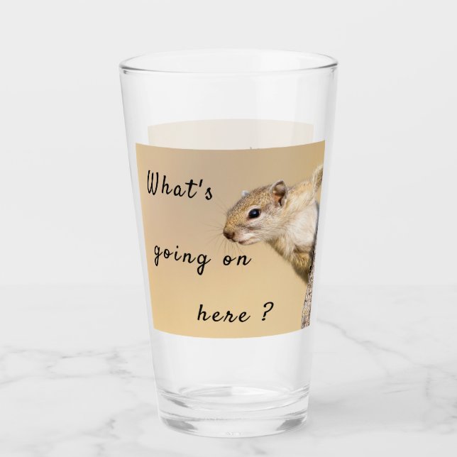 Vad är det som händer här med ekorrefoto med text? glaskopp (Framsida)