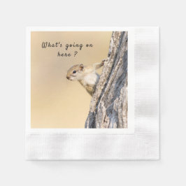 Vad är det som händer här med ekorrefoto med text? pappersservett