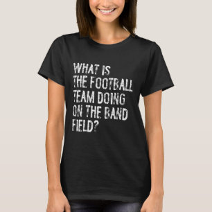 Vad gör fotbollslaget på marscheringsorkesterns fä t shirt