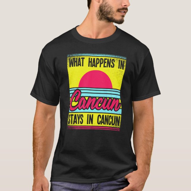 Vad händer i Cancun i Cancun? T Shirt (Framsida)
