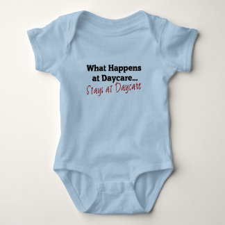 Vad händer på Daycare Tee