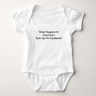 Vad händer på Grandma'sEnds upp på Facebook! T-shirt