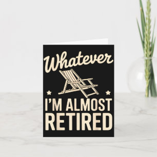 Vad jag än är Nästan Pensionerad Rolig Humor Pensi Kort