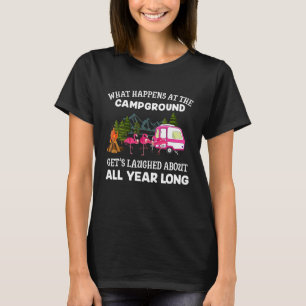 Vad som händer på campingplatsen Rolig rosa flamin T Shirt
