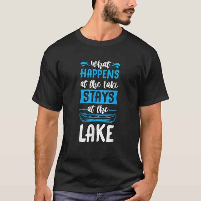 Vad som händer vid Sjö-stationerna vid Sjö-sadeln T Shirt (Framsida)