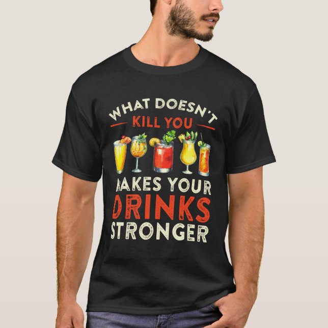 Vad som inte dödar dig gör dina drinkar starkare t shirt (Framsida)