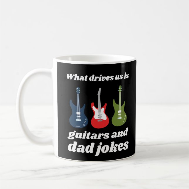 VAD VI HAR ÄR GUITARS OCH PAPPA JOKES Lustiga Kaffemugg (Vänster)