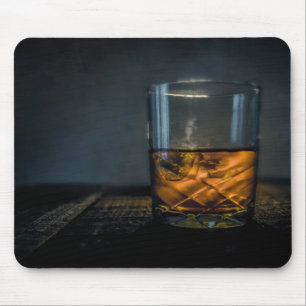 Vadderar den Glass musen för Whiskey Musmatta