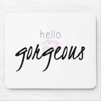 Vadderar den ursnygga musen för hejer musmatta