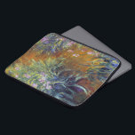 Väg genom Irismen av Claude Monet Laptop Sleeve<br><div class="desc">Väg genom Irismen (1914-1917) av Claude Monet är en vintage imponerande bra konst blommigt-målning med Monets trädgårdar i Giverny, Frankrike. En trädgård väg genom några vackra blommor i vår. Om konstnären: Claude Monet (1840-1926) var en av grundarna av den Fransk målningsrörelsen och de flesta av hans målningar var "en plein...</div>