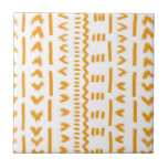 Väg i Sol Mudcloth African Mönster in White Kakelplatta<br><div class="desc">Ett annat sätt att ta sig an mudcloth mönster inspirerat av den afrikanska textilkonsten Väster (bogolanfini). Den varma öronen och de upprepade motiven i ge känns livliga och ärliga.</div>