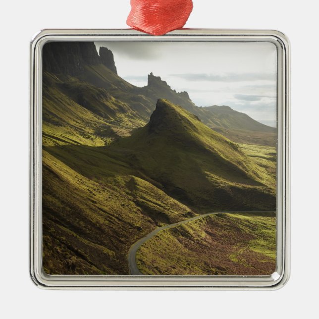 Väg i uppstigande led av Quiraing, Isle of Skye. Julgransprydnad Metall (Framsidan)