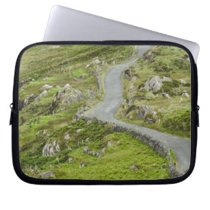 Väg mellan Ballaghacahreen och Caherkeen. Laptop Sleeve
