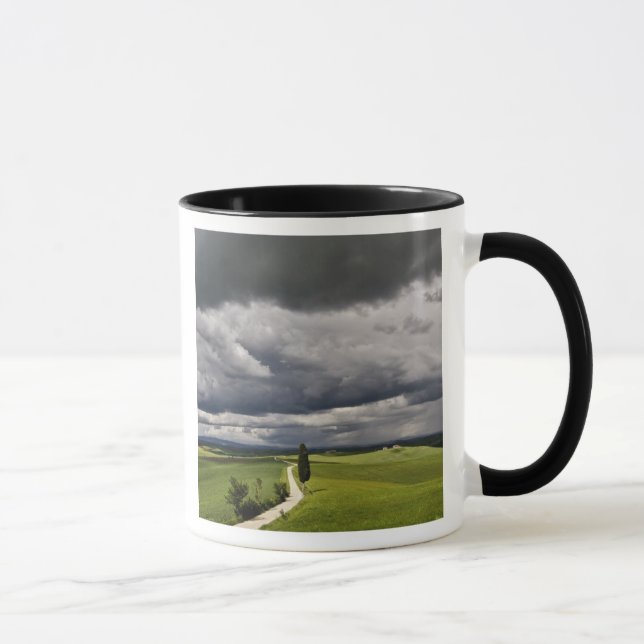 Väg och stormmoln, landsbygden i Toscana-regionen, Mugg (Höger)
