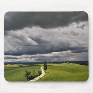 Väg och stormmoln, landsbygden i Toscana-regionen, Musmatta