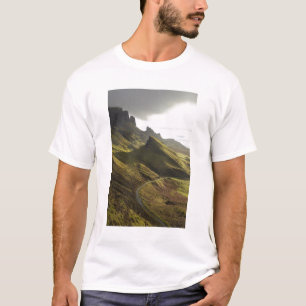 Väg som går upp till The Quiraing, Isle of Skye, Tee Shirt