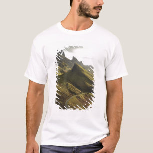 Väg som stiger upp till The Quiraing, Isle of Skye Tee