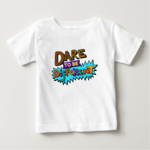 Våga vara annorlunda Färgrik seriefigursdesign T Shirt