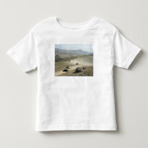 Vägar för berg för Humvees travers ojämna Tee Shirt