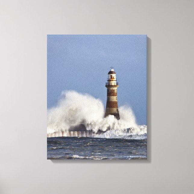 Vågar kraschar mot Roker Lighthouse Canvastryck (Framsida)